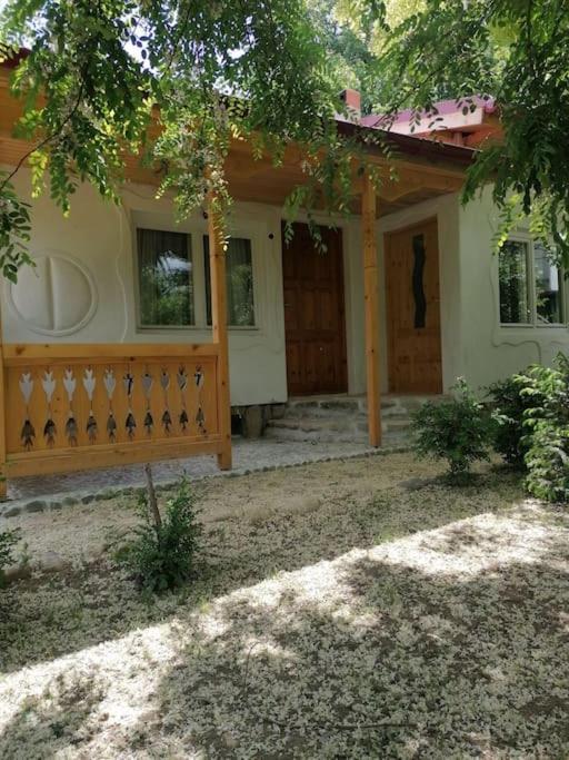 Appartamento Casa De Oaspeti Adorabila Aproape De Natura Sărata-Monteoru Esterno foto